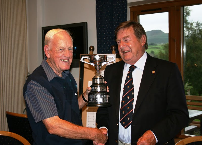 Tony Hudson makes presentation of Hudson Trophy to Ian Fillian 6/9/2009